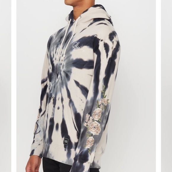 Young & Reckless sweaters. - Picture 16 of 16